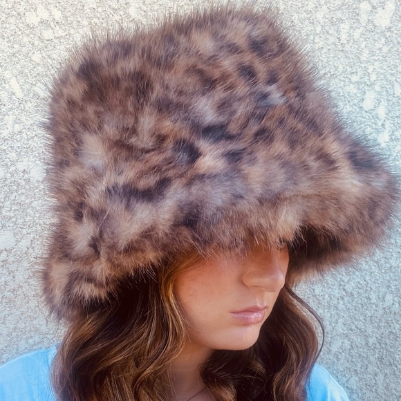 Large Leopard Print Faux Fur Bucket Hat
